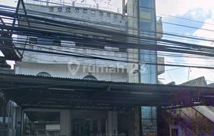 Prime Kerobokan Building With Large Parking