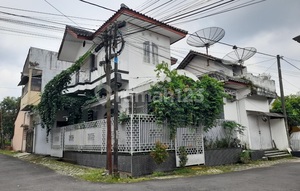 2-Story Hook House in Sumampir, Strategically Located in the City Center