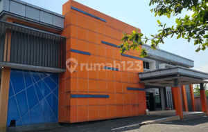 Gedung Dua Setengah Lantai Siap Pakai Luas di Kartasura A5303