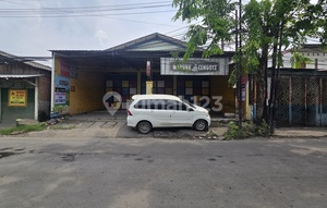 Manukan Kulon. Wonorejo. Commercial Area.