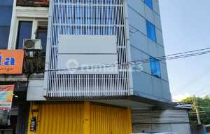 For Sale/Rent 3-Story Shop House with Spacious Parking in Central Gatsu Street