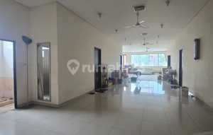 Jual Gedung Cirebon Jalan Kartini 3 Lantai