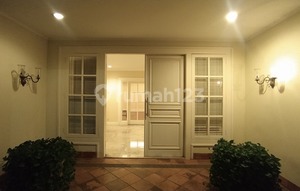 Good Location 3br With Swimming Pool And Backyard