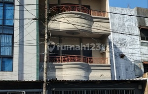 Shop House Near Jl Sudirman, Suitable for Shops, Offices, Business.