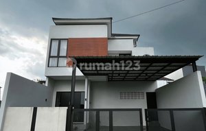 Kontrakan Rumah Mewah 2 Lantai di Perumahan Elit Jember. Siap Huni