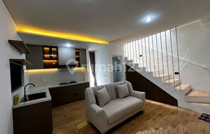 Sewa Rumah Full Perabot di Kawasan Perumahan Tengah Kota. Siap Huni