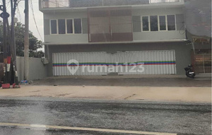 For Rent Minimalist Shop House by the Road Near Jember Station