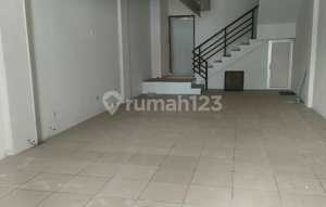 3.5-STORY SHOPHOUSE IN A BUSY STRATEGIC LOCATION, SUITABLE FOR ANY BUSINESS, READY TO OCCUPY AT PASKAL 23 BANDUNG