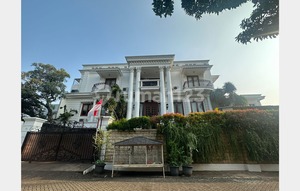 Luxury House Villa Gading Indah Kelapa Gading, Land Area 433 m2, Semi furnished