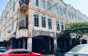 Shop House Complex Tanjung Trisakti Block D No. 8, 9 & 10