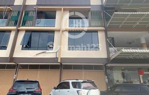 For Rent 3-Story Shop House Opera Near Mitra 2 Batam City