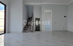 For Rent: Villa in the Citraland Sampali Complex