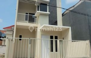 Two-Story East-Facing House in North Medayu, Pandugo, Rungkut