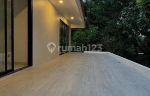 Kebayoran Baru House - 2-Storey Kerinci Building, East-Facing