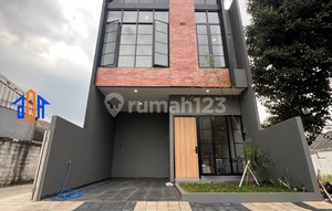 Rumah Minimalis Strategis Selangkah ke Gerbang Tol