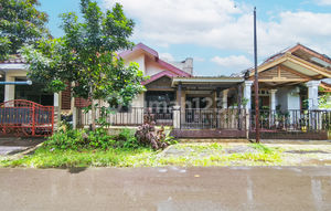 15 Minutes to South Sentul Toll Gate East-Facing House Assisted by KPR J-44005