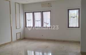 3-Story Shop House in a Strategic and Bustling Location at Mekar Wangi