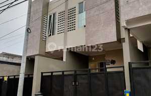 Kos Putri Strategis di Jalan Tata Surya Malang - Full Penghuni, Siap Lanjut Usaha!