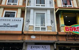 Cheapest Strategic Shophouse with Plenty of Parking on Tebet Raya
