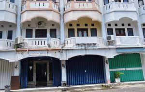 Cheap 3-Storey Strategic Shop House Near Bali Galeria Mall
