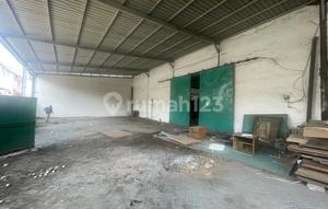 Sold Warehouse Suitable for Large-Scale Logistics in Manukan Kulon