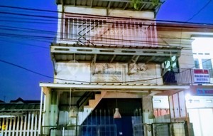 3-Storey Shop House on Tirtayasa Street Jombang, Suitable for Business