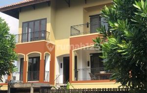 For Sale Luxury 3.5-Story Hook House in Pantai Indah Kapuk - North Jakarta