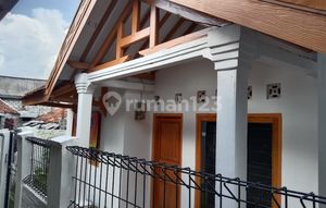 Disewakan Rumah Besar 4 Kamar Tidur Dan 2 Km di Kota Sukabumi