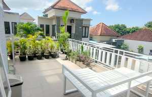 Fully Furnished House with a Nice View Near Sidewalk Mall & Udayana University Campus