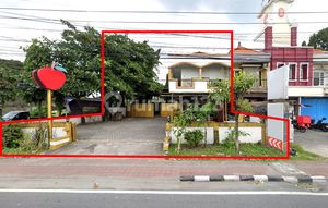 Warehouses and Shophouses on the Main Road of Buluh Indah, Denpasar, Very Commercial Area