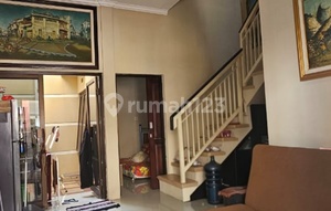 Minimalist Sturdy House with SHM, Strategically Located Near Brawijaya University