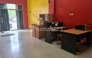 Ruko Ciputat Rapi Siap Pakai Tinggi Dr Jalanan Di Jl Ir.h Juanda