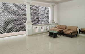 Quick Sale 220m² Ready-to-Live House in Villa Permata Gading