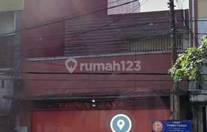 For rent, 2-story shop on Jl. Jend. A. Yani, near Gateway Cicadas Apartment, minimum lease 2 years.