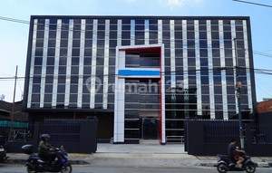 di Sewakan Gedung Baru 4 Lantai 23,5x30 di Plumpang, Jakut
