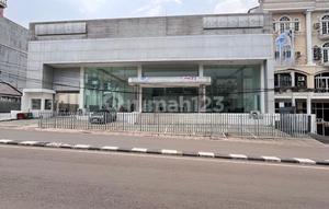 Bangunan Gedung Ex Showroom Lokasi Radio Dalam Raya Jakarta Selatan