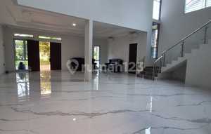 Rumah, 2Lantai, 6 Kamar,Di Lippo Cikarang,