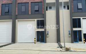 Di Sewa Gudang Bizpark Pik2.