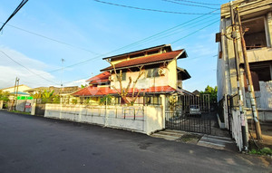 Rumah Usaha Kost Aktif sudah Furnished Pusat Kota di Putri Candramidi