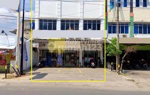 Strategic 3-Door Shop House for Sale in Sukarame.
