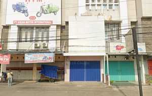 3-story shop house on Gajah Mada street