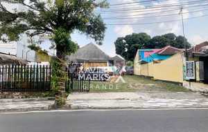 House for Sale, Suitable for Business Space in Batu City