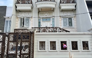 Langkah! Rumah Mewah European Style Taman Palem Jakarta Barat