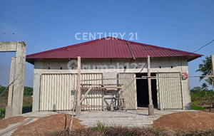 Spacious Shop House with Ample Parking Space for Various Businesses