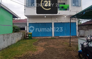 Large Shop House and Spacious Yard Suitable for Various Businesses in Pontianak