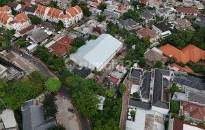 Dijual Komplek Beserta Usahanya di Kemang, Restoran dan 4 Lapangan Padel. Omset Stabil (Nb)