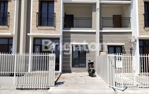 Brand new house, no down payment, free fees, Gununganyar Wiguna, Medokan Purimas, Rungkut, Surabaya.