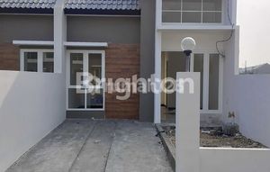 Ready-to-Occupy House with No Down Payment, Freehold Title near UPN Gununganyar Rungkut Surabaya