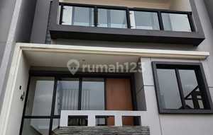 Rumah 2 Lantai - Peaceful Surroundings With Green Views