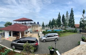 Villa Opung Iel for Rent in Bogor, Available Nightly